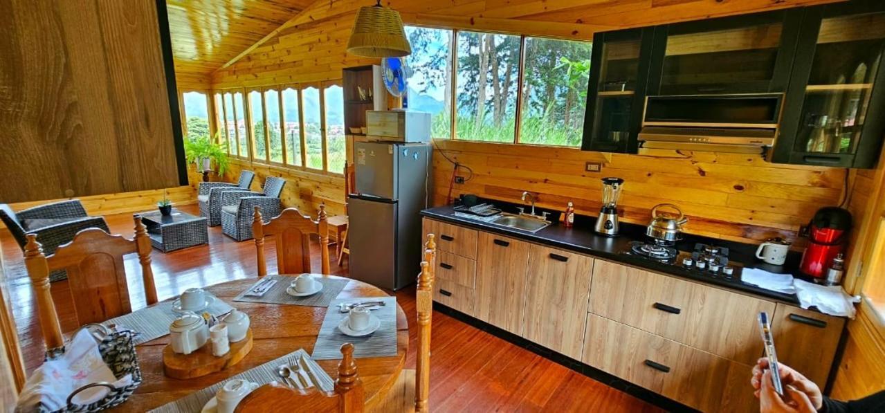 Hassinger Ranch Cabanas Oxapampa Eksteriør bilde