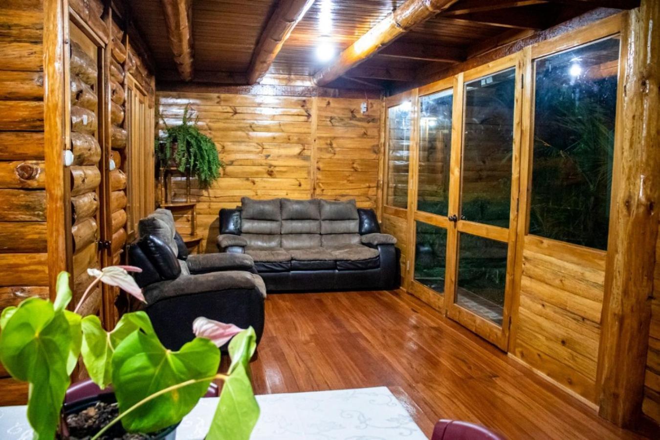 Hassinger Ranch Cabanas Oxapampa Rom bilde